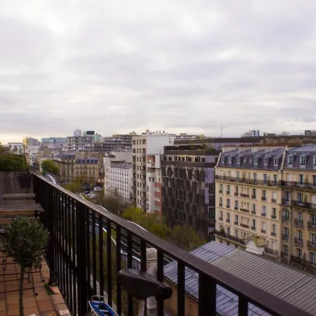 Beautiful Apt View On The Eiffel Tower